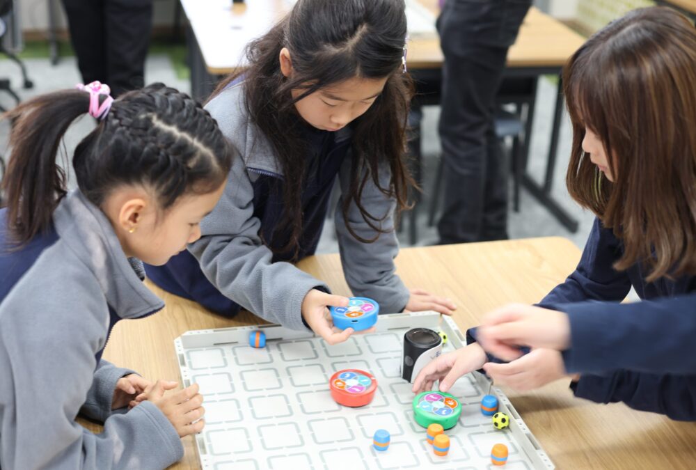 IT / Robotics, OWIS students learning coding using robots at OWIS Osaka